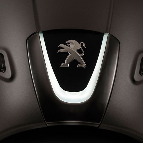 Peugeot-Django-led-verlichting-met-logo